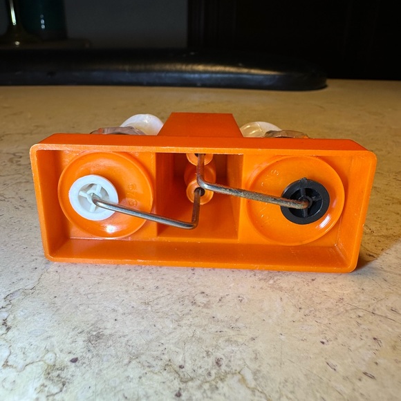 Vintage Salt and Pepper shakers - Picture 7 of 11